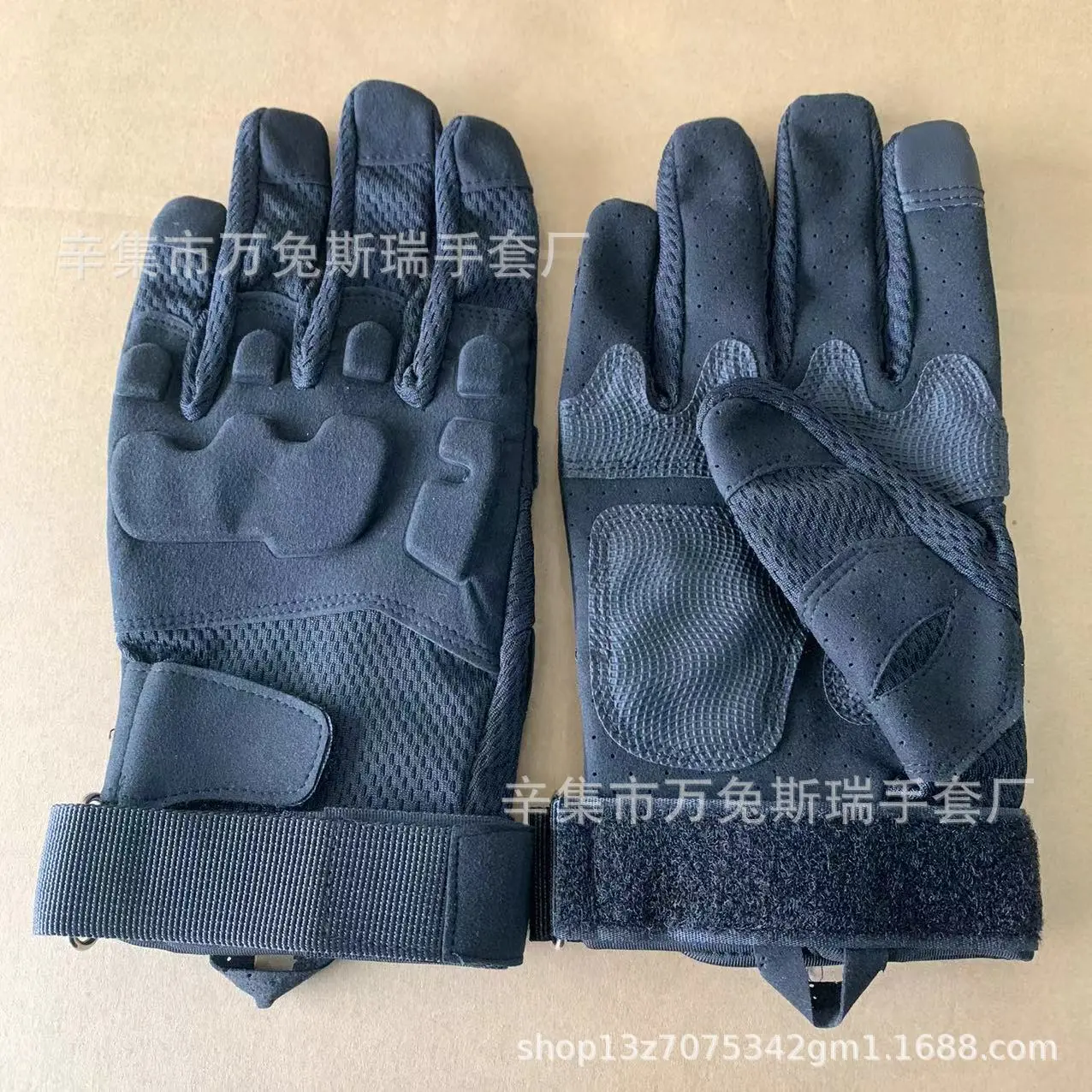 Two Eagles All Fingers Black