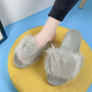 Cotton shoes, suitable for both indoor and outdoor use. The shoes have soft fur uppers and anti-slip soles. Women's slippers
