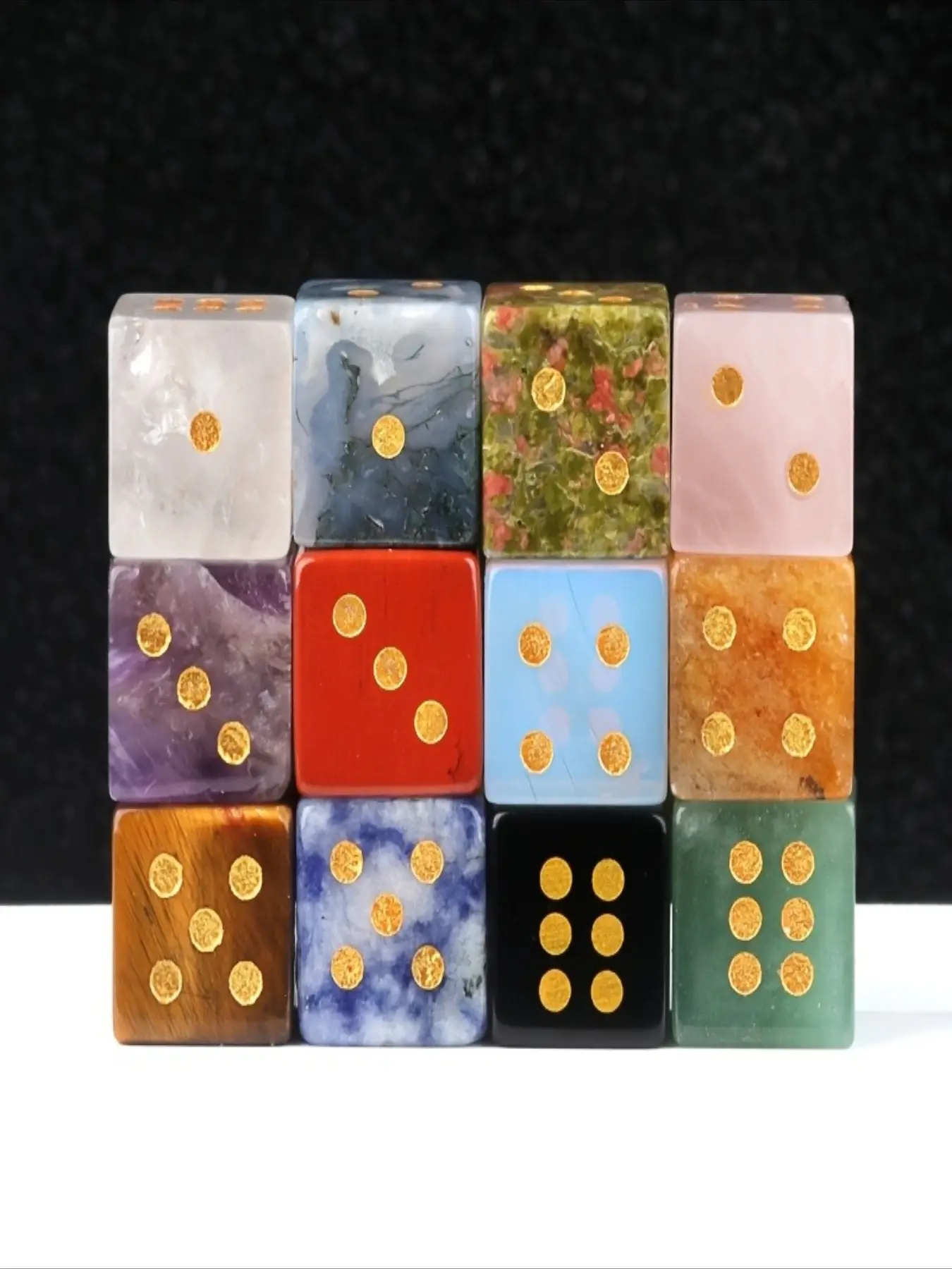 10pcs Game Dice Crystal Carved Ornaments, Natural Stone Ornaments Hand Carved 3D Styles Diverse Crystal Creative Desktop Decorations, Game Party Enthusiasts Christmas Gift (Random Color)