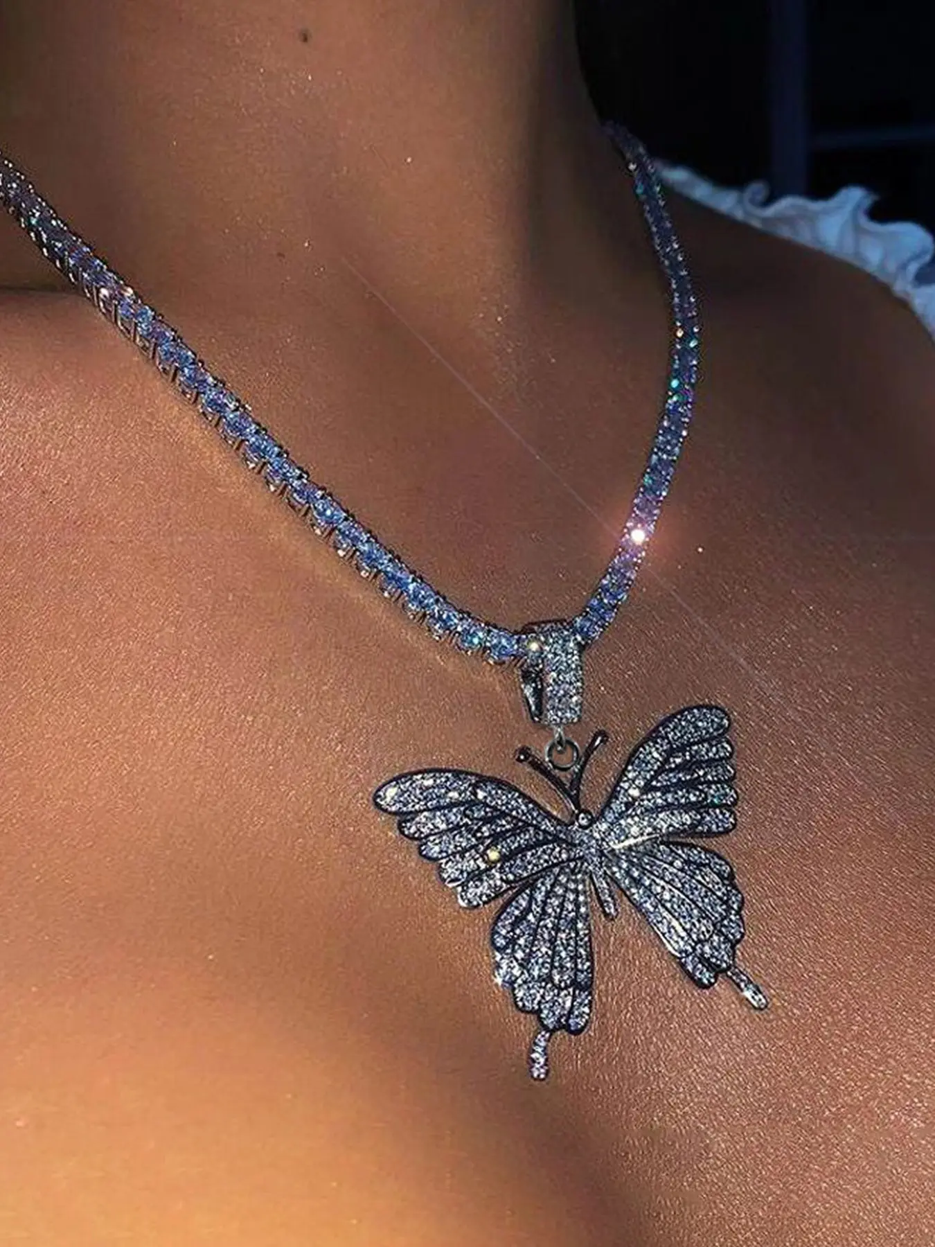 Exaggerated Luxury Rhinestone Butterfly Necklace Chain, Stylish Punk Hip Hop Streetwear Statement Jewelry for Women, Unique Statement Piece for Fashion Lovers, Jewelry Design, Rhinestone Decor Necklace, Fashion Chain Decorated, Bling Necklace