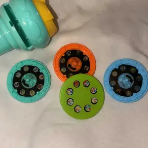 32-Pattern Projection Flashlight, Bedtime Educational Toy, Visual Learning Tools, and Portable Storytelling Light, Multi-Pattern Animals Projector for Toddlers, Ideal Holiday and Back-to-School Gift