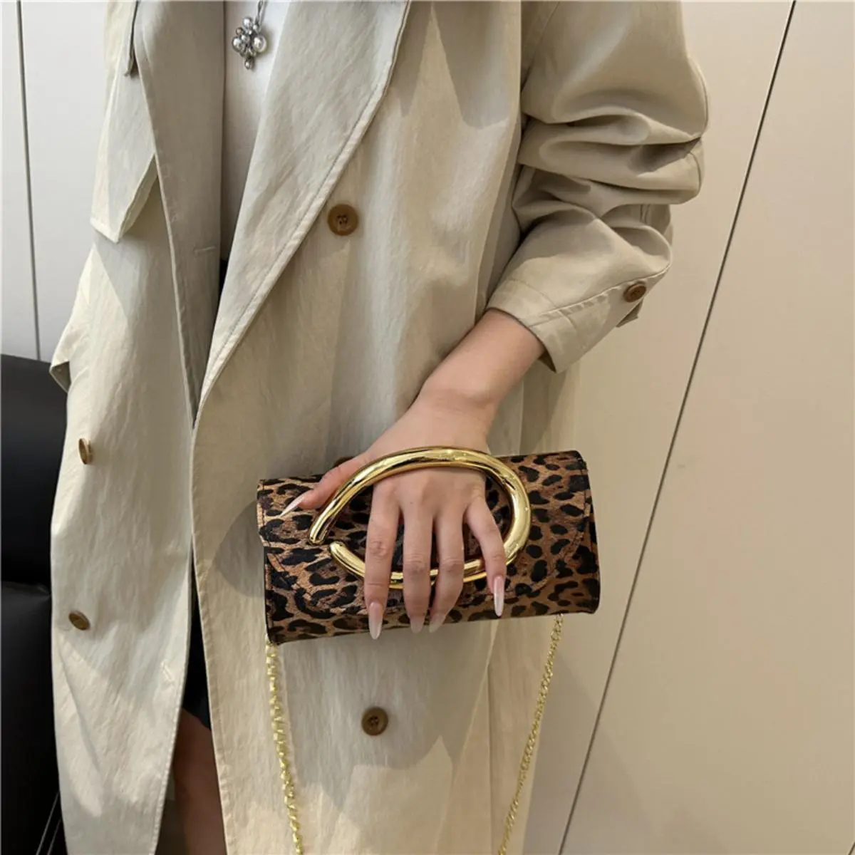 Women's Chain Accent Crossbody Bag, Fashionable Leopard Print Vintage Box Clutch Purse for Evening Parties & Banquets, Purses, Chain Accent Women's Crossbody & Shoulder Bags, Fashionable Bags