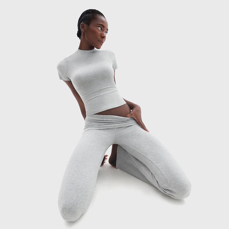 PUMIEY Women's Lounge Sets Minimalist Chic Short Sleeve Tops & Fold-Over Flare Pants All Seasons Pajama Set Sleepshirt Plain Pink Loungewear Nightwear Homewear Basic Jet Black 2 Piece Sets Comfort Sweat Set Fall Sets