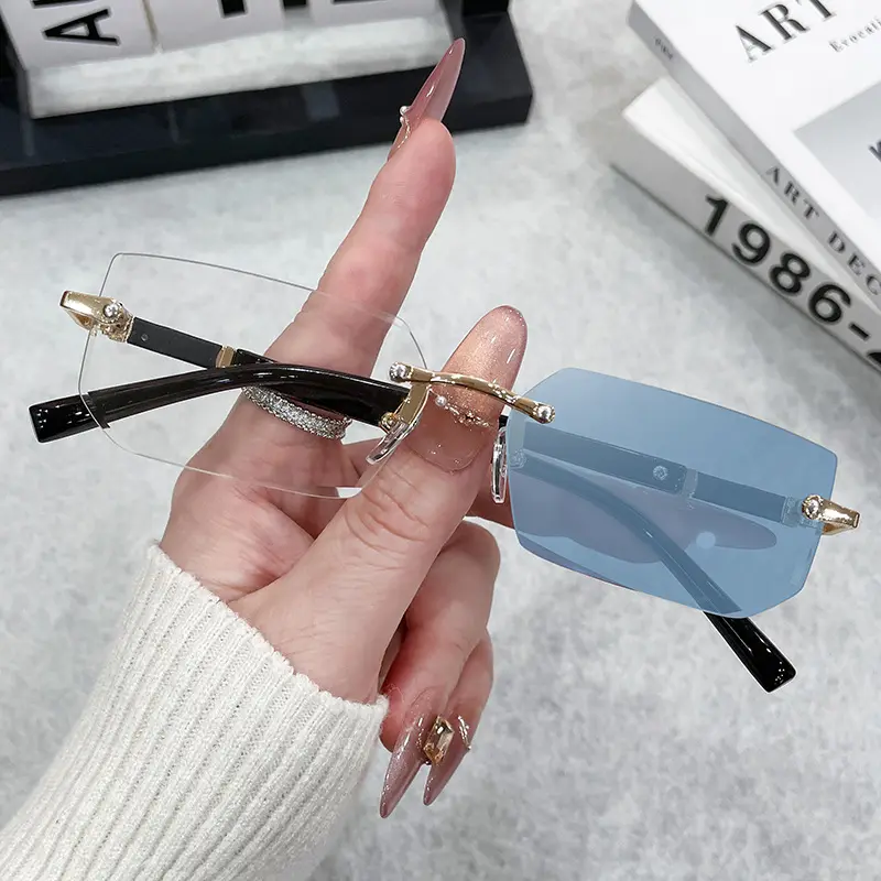 White turns blue(blue light blocking photochromic)