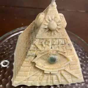 Money Ritual Pyramid Soy Candle