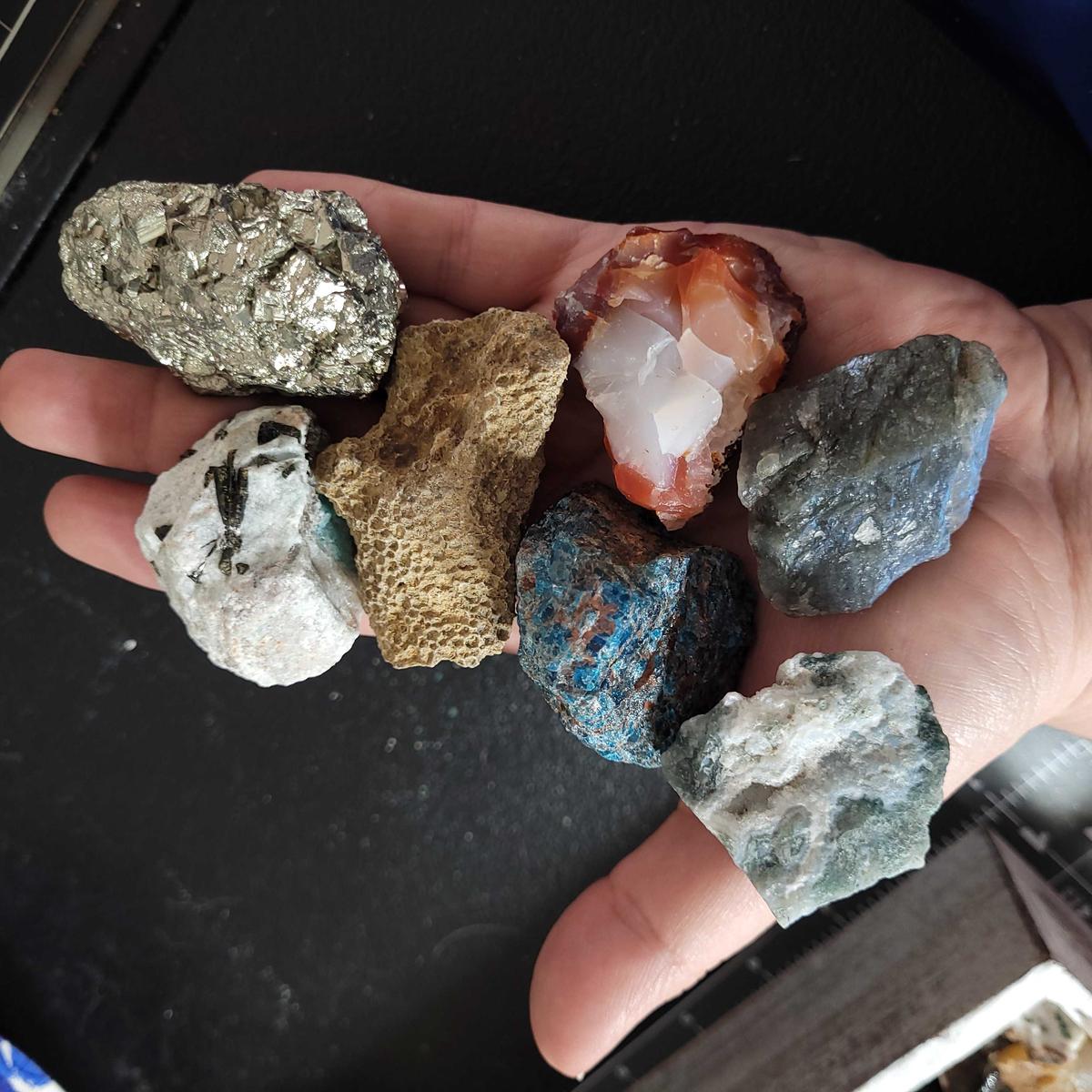 Item: Dyed Agate Slice and 1 Assorted Carved Shape