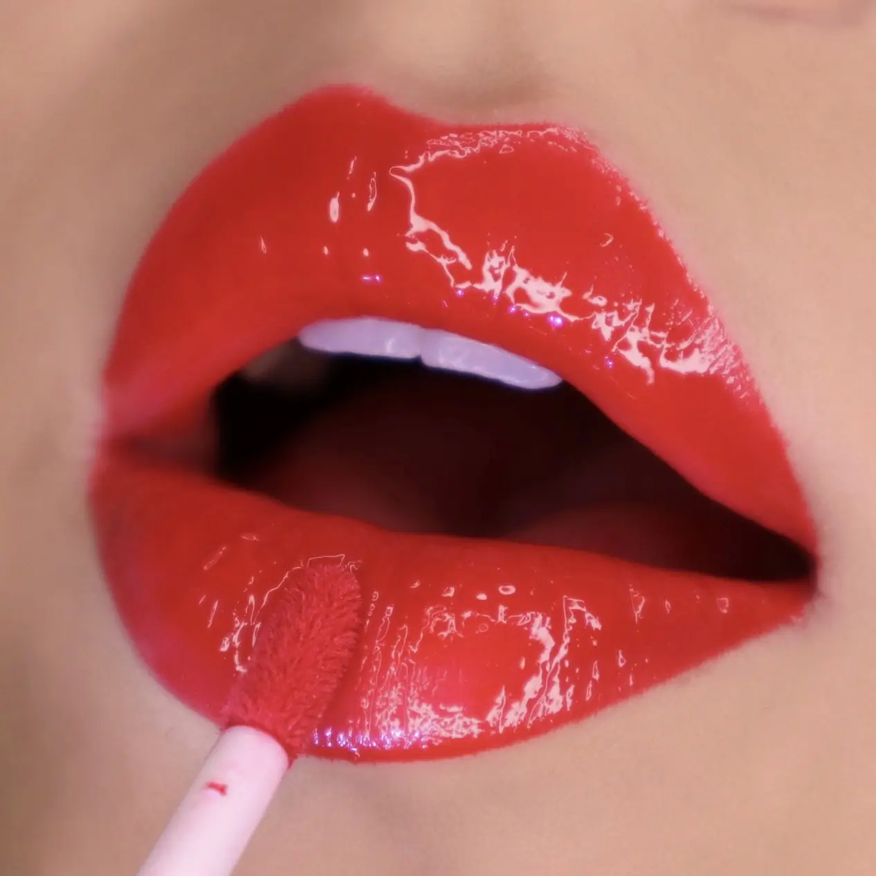Caliente Light Up Lipgloss With Mirror