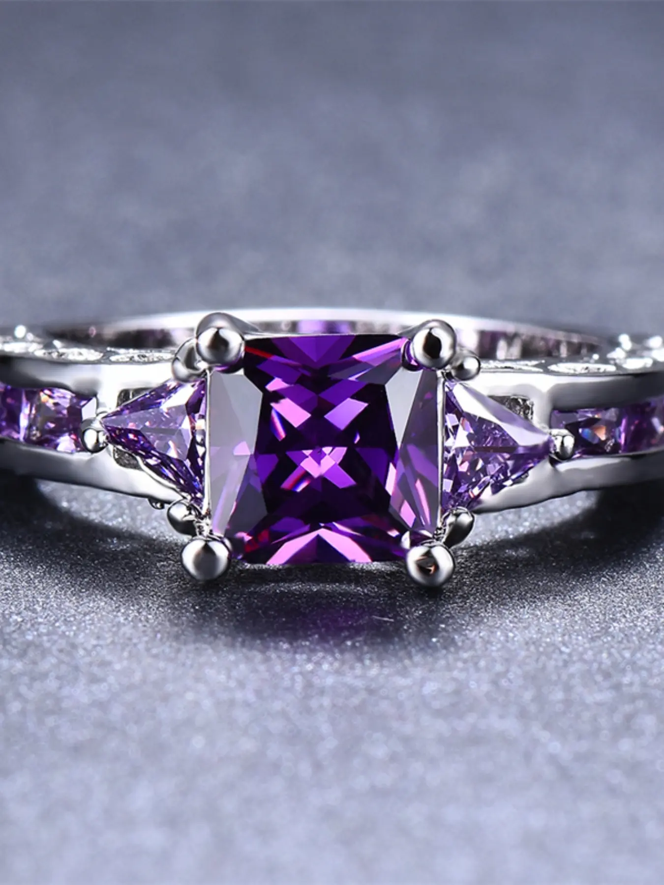 A stone ring made of synthetic purple zirconia is fashionable, elegant and retro, Beautiful Rings, suitable for women to wear during travel, wedding parties, Artificial Gemstone Ring, Sparkling Rings