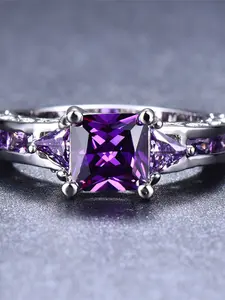 A stone ring made of synthetic purple zirconia is fashionable, elegant and retro, suitable for women to wear during travel, wedding parties, Artificial Gemstone Ring
