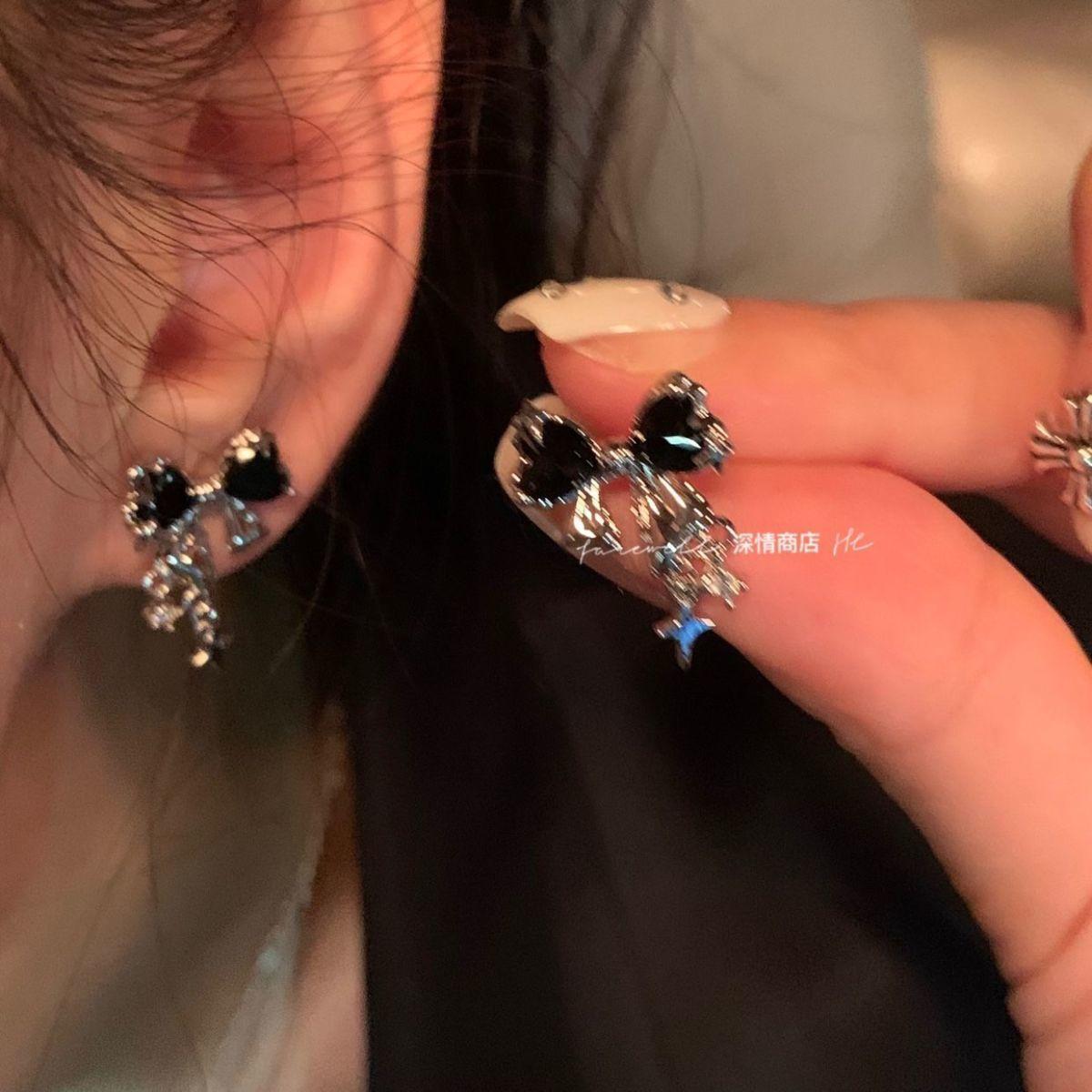 Bow-shaped Cubic Zirconia Stud Earrings for Women Niche Design Fashionable Elegant Trendy Accessories Sparkling Effect