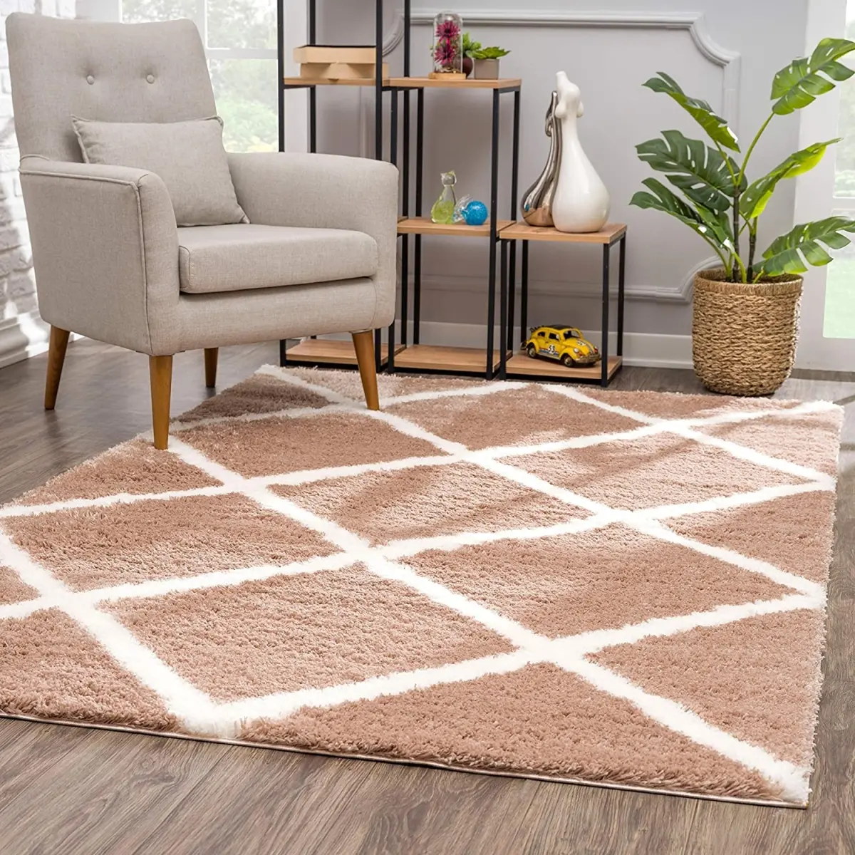 HomeRoots 392358 5 x 8 ft. Beige & White Modern Lattice Area Rug, Decorative Rug Mat, Geometric Graphic Rug