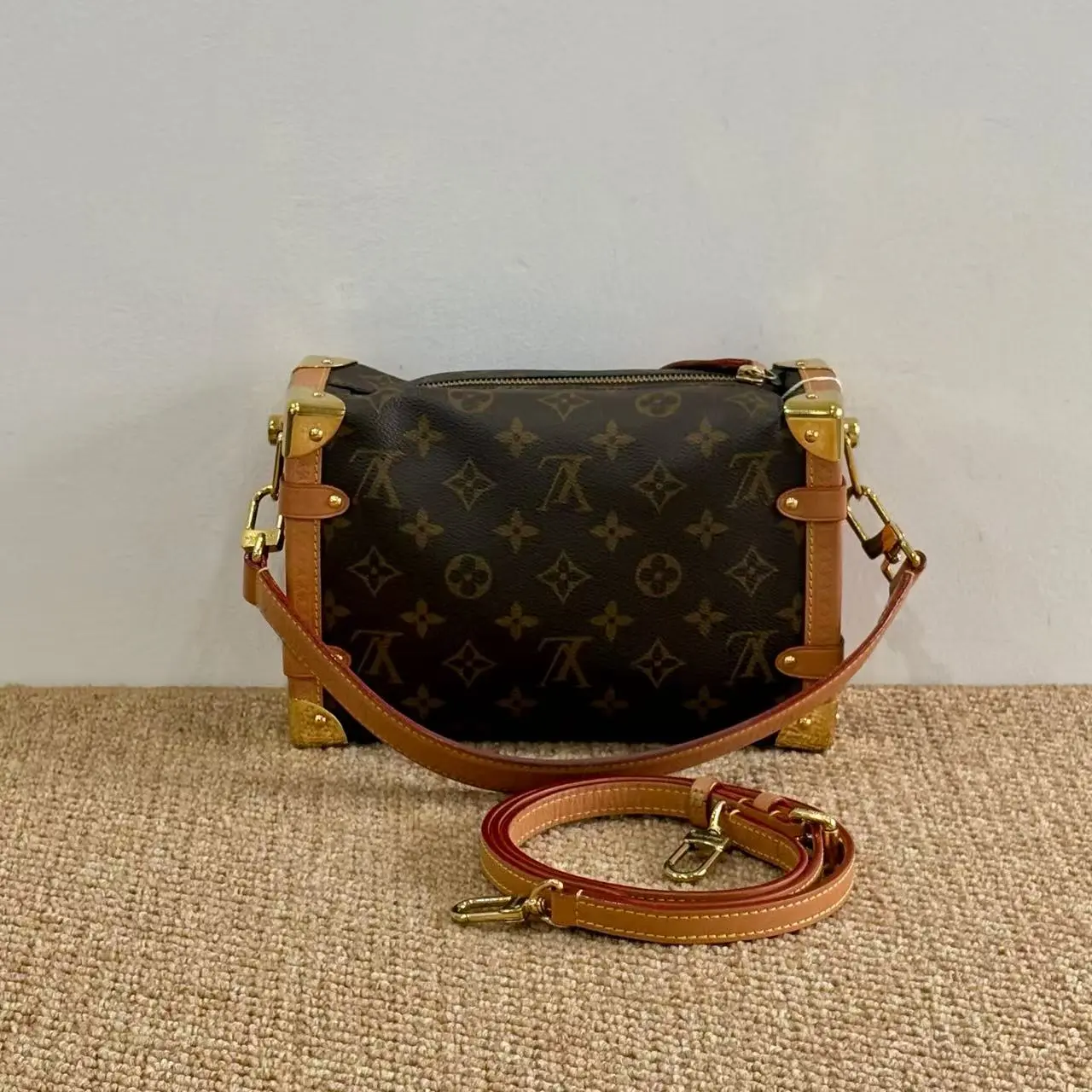 Pre-owned Louis Vuitton LV Gu Ailing–style Trunk bag, single shoulder/crossbody, for presbyopia users