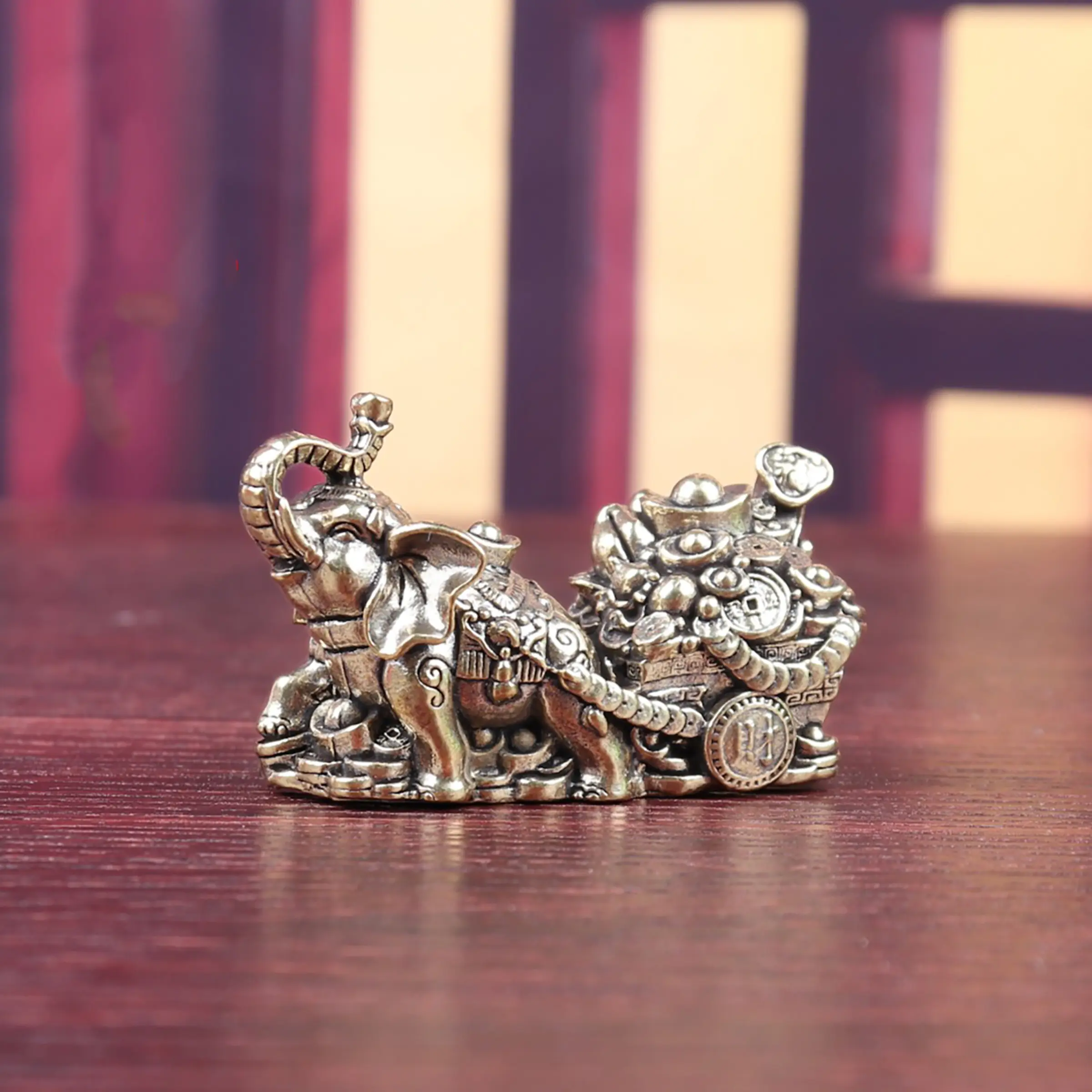 1pc Lucky Fortune Elephant Ornament, Decorative Copper Sculpture Art Craft Decoration, Decoration Items, for Bookshelf, Home Living Room, Office, Café Decor, Room Desktop Display, Hallway Ornament, Feng Shui Ornaments