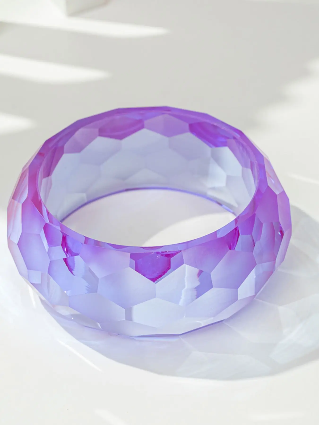 Romantic Purple Color Faceted Resin Bangle, Trendy Geometric Shape Bangle, Women's Fashion Vintage Wide Band, Unique Exaggerated Jewelry, Stylish Accessory for Girls