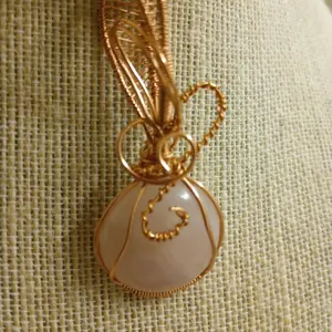Rose quartz cab in copper ️