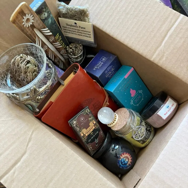 Deluxe Box 16 items