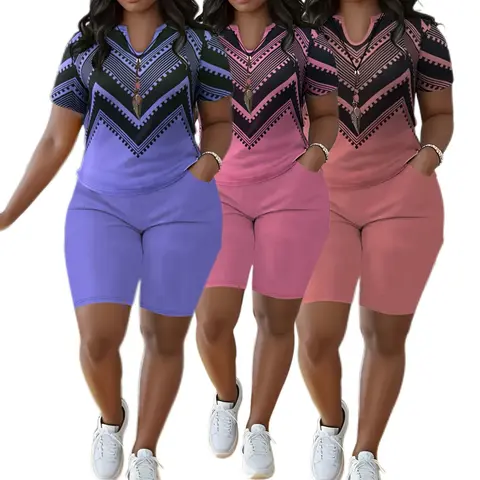 Women's Plus Size 2-Piece Short Sleeve Loose-Fitting Set - Bold Digital Print, Colorblock Art-Print Standout Outfit, Double Pockets for Phone & Wallet, Comfortable Casual Spring-Summer Womenswear