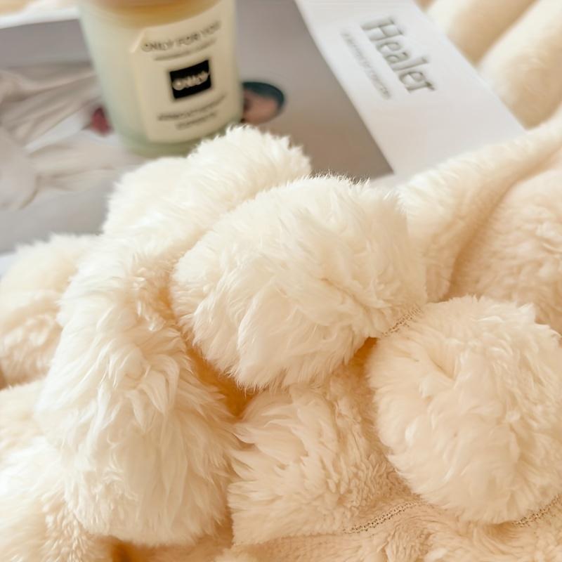 Ultra-Soft Plush Blanket, Cream Color Design, Soft and Skin-Friendly, Warm and Comfortable. Suitable for Beds, Sofas, and Home Decoration,  Ideal Gift for All Seasons.