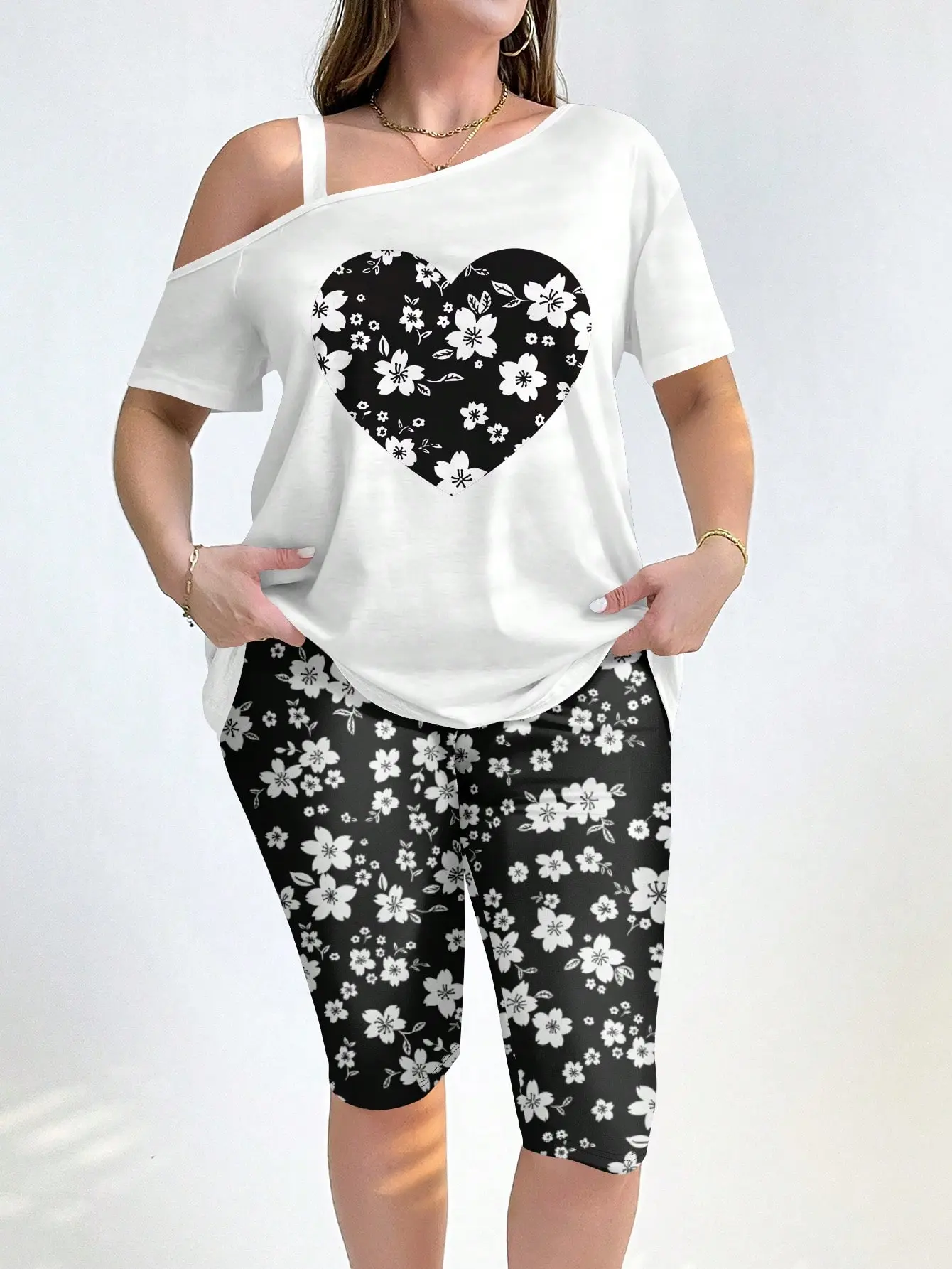 Plus Size Women’s Two-Piece Set Black & White Heart Floral Print Asymmetric One-Shoulder Short Sleeve Top + High Waist Knee-Length Cycling Pants Casual Comfortable Loungewear Set
