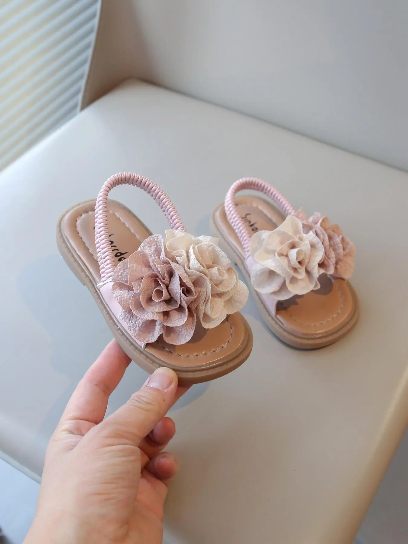 Flower Decorated Sandals, PU Sandals, Casual Soft Non-slip Woven Strap Sandals for Summer, Comfortable Princess Style Sandals for Daily Wear, Toddler Girl Sandals