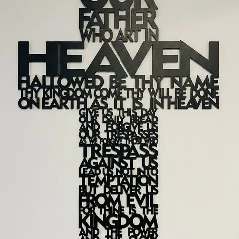 Ornate Religious Jesus Christ & Cross Pattern Metal Wall Art with Prints & Jesus Text, Hanging Cross Ornament, Home Decor Items, Indoor Room Decor for Living Room, Bedroom