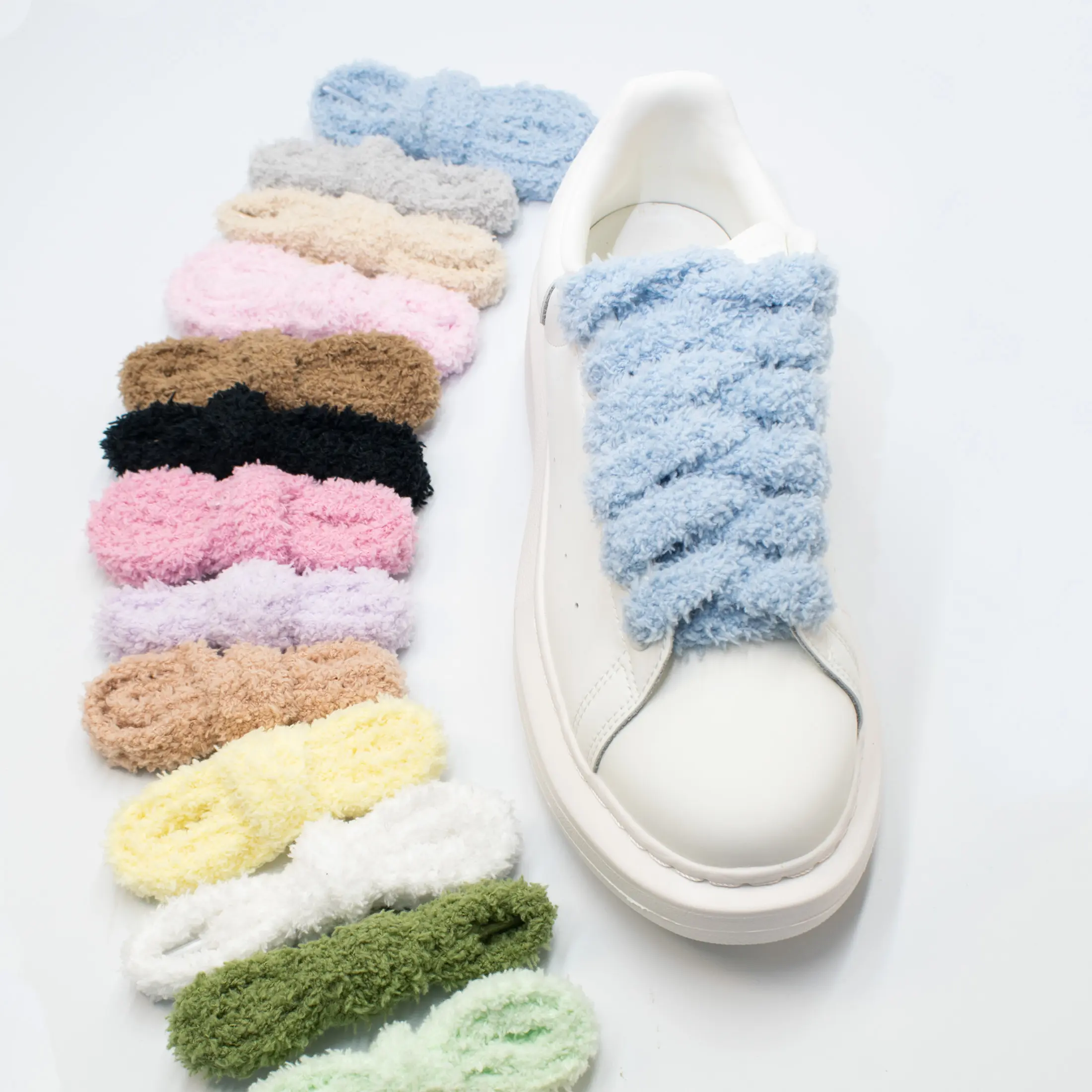 A pair of wide elastic shoelaces with 15mm plush material