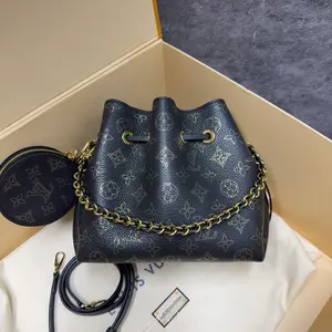 Pre-owned Louis Vuitton Calfskin Crossbody Bags Bella Drawstring Chain Black