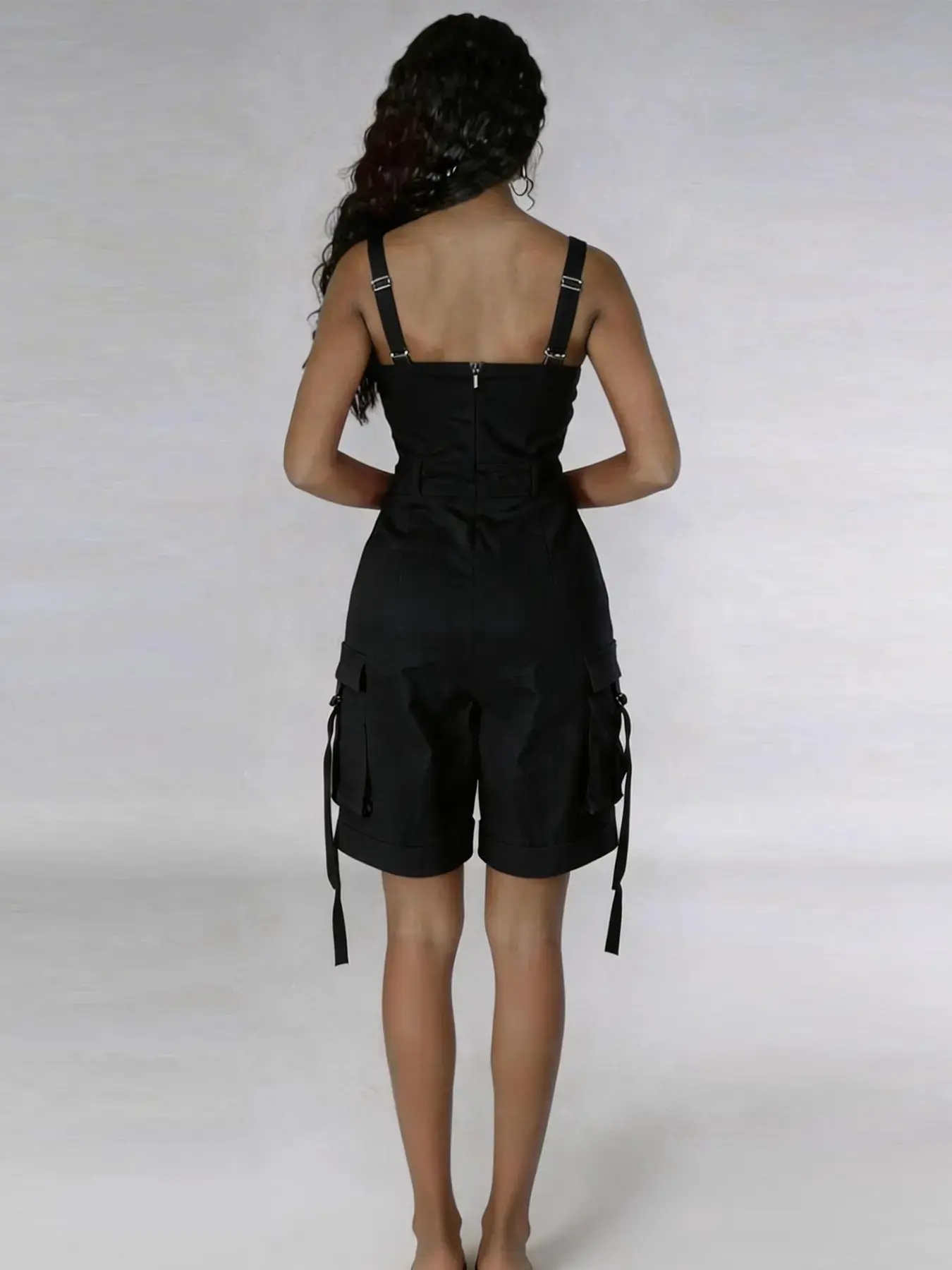 Women's Lady Square Neck High Waist Sleeveless Romper, Effortless Playsuit, Side Pockets & Adjustable Straps Design, Casual Chic Minimalist Loose-Fit Clothes for All Seasons Womenswear