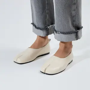Akaste White Closed Toe Women`s Tabi for Spring season