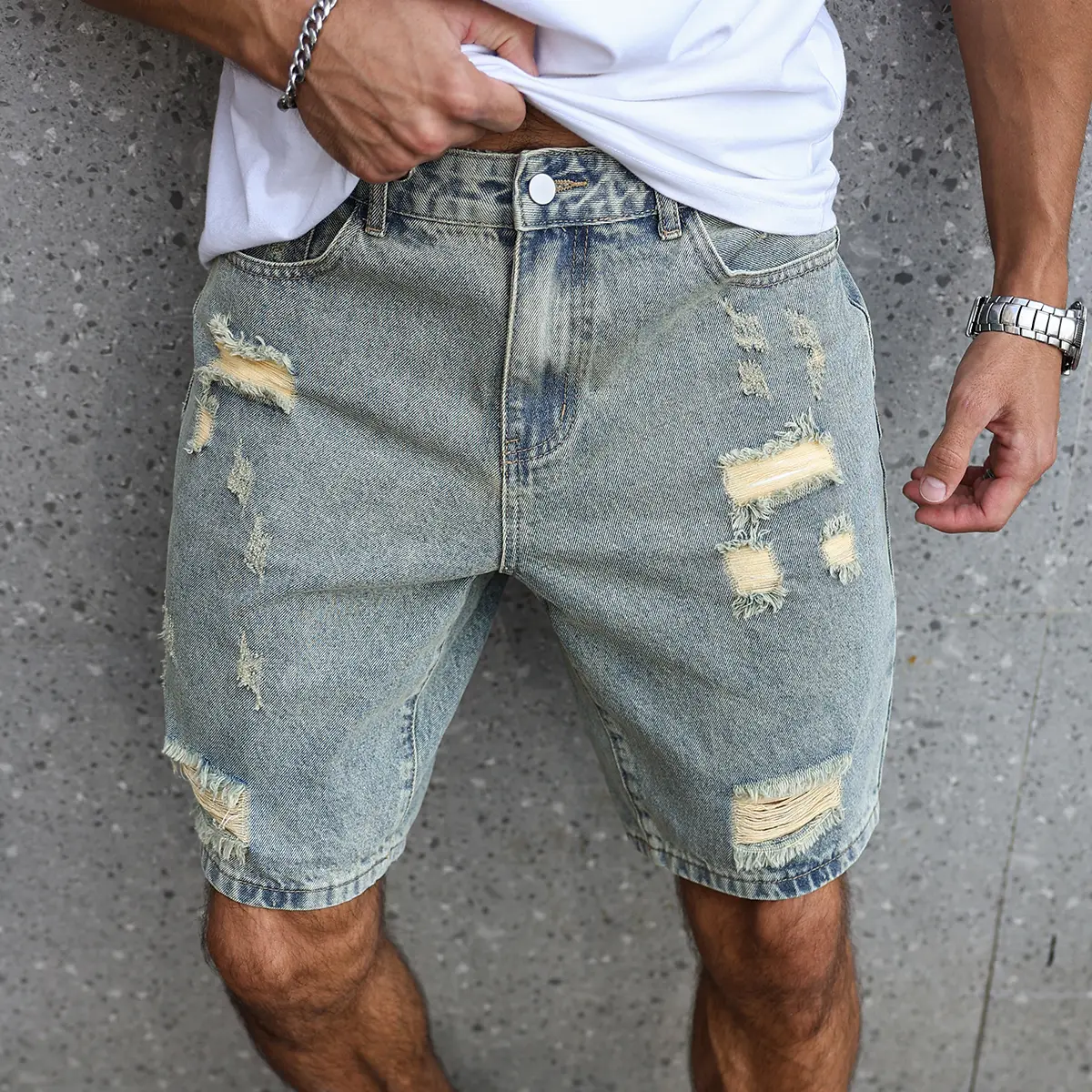Men’s ripped denim shorts, straight loose fit, lightweight breathable summer knee-length denim shorts, fashionable urban street style, men’s casual summer shorts