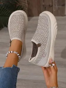 Women’s Beijing Cloth Shoes – Soft Sole Slip-On Flats for Spring & Autumn, Comfortable Non-Slip Loafers for Casual Walking – Lightweight, Versatile Daily Wear