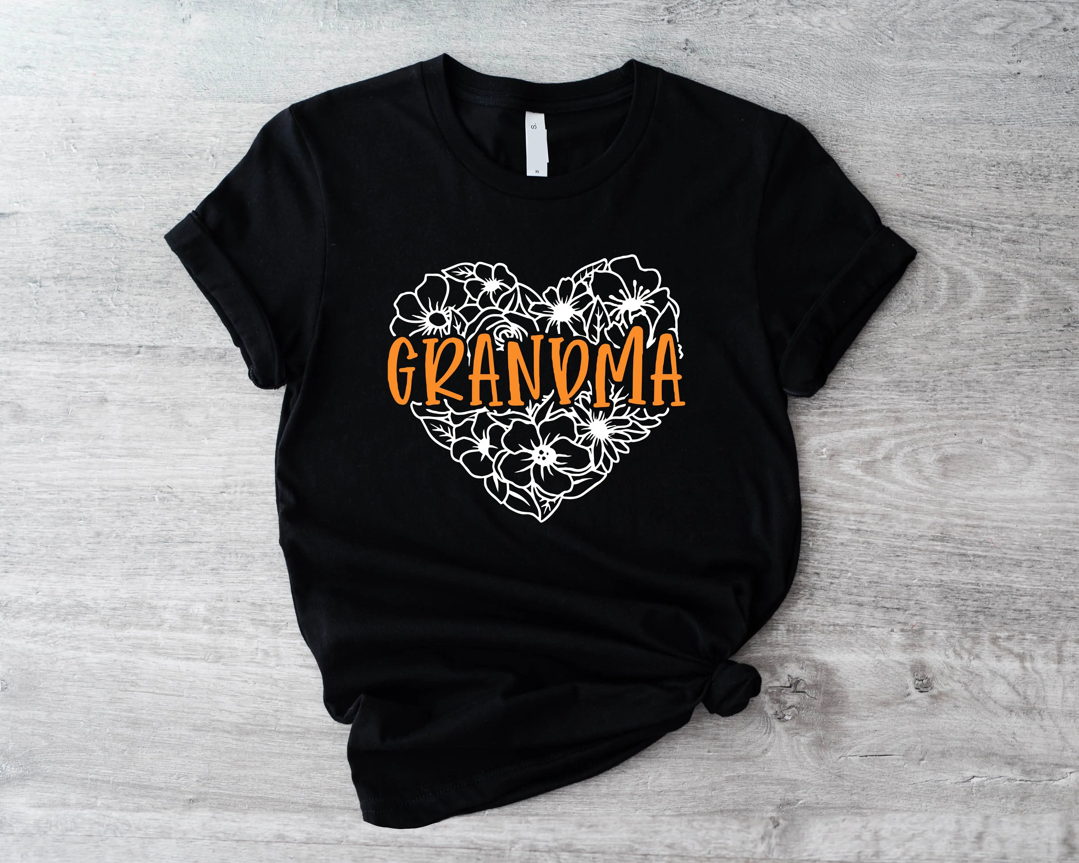 Grandma T-shirt, Pregnancy Announcement Shirt, Grandma Birthday Gift Tee, Heart Gramma Short Sleeve, Best Grandma Tee, New Grandma Shirt.