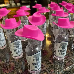 Plastic Mini Cowboy Cowgirl Hat (10 Pieces),Miniature Western Small Doll Hat, Wine Glass Garnish, Cocktail Garnish, Cute Doll Cupcake Decoration for Wedding, Hen party, Dollhouse Cow Party Decoration, Wedding Cake Topper