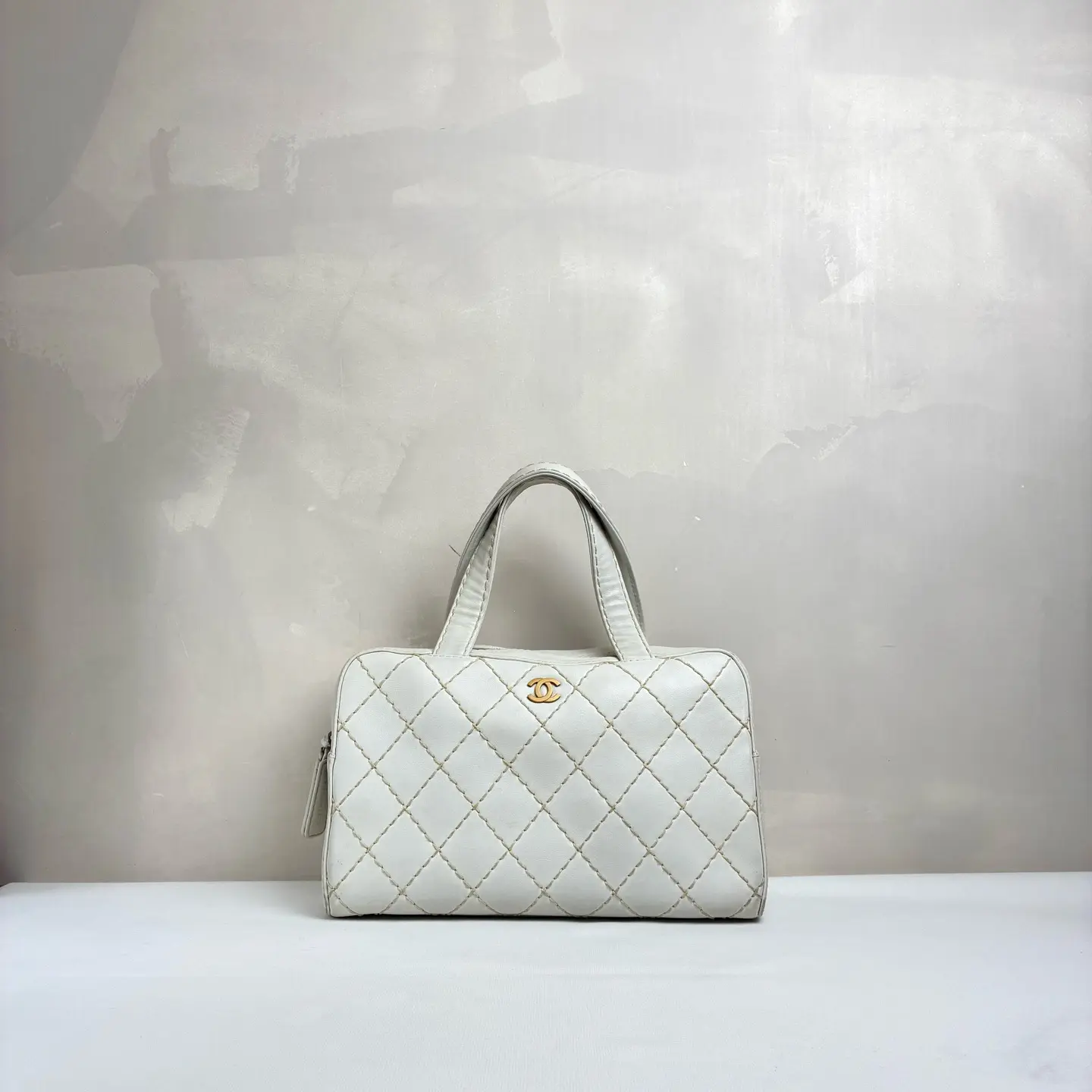 Pre-owned CHANEL Suprique Boston Quilted White Leather
