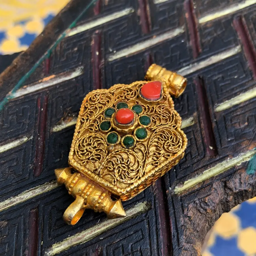 Gold Plated Copper Ghau Prayer Box - Elegant Design for Sacred Use