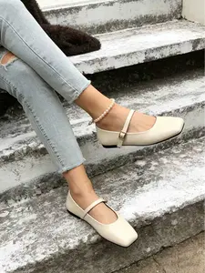 Women's new square-toed, one-strap buckle shoes for outdoor wear, simple, stylish, comfortable, lightweight for daily use, commuting, shopping, and versatile flat shoes Commuter Shoes Solid Color Shoes