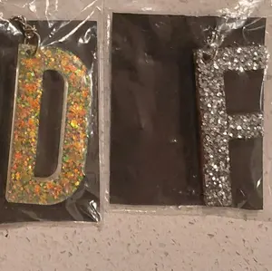Custom Letter Keychains - Glittery and Shiny Design for Personalized Gifts and Accessories