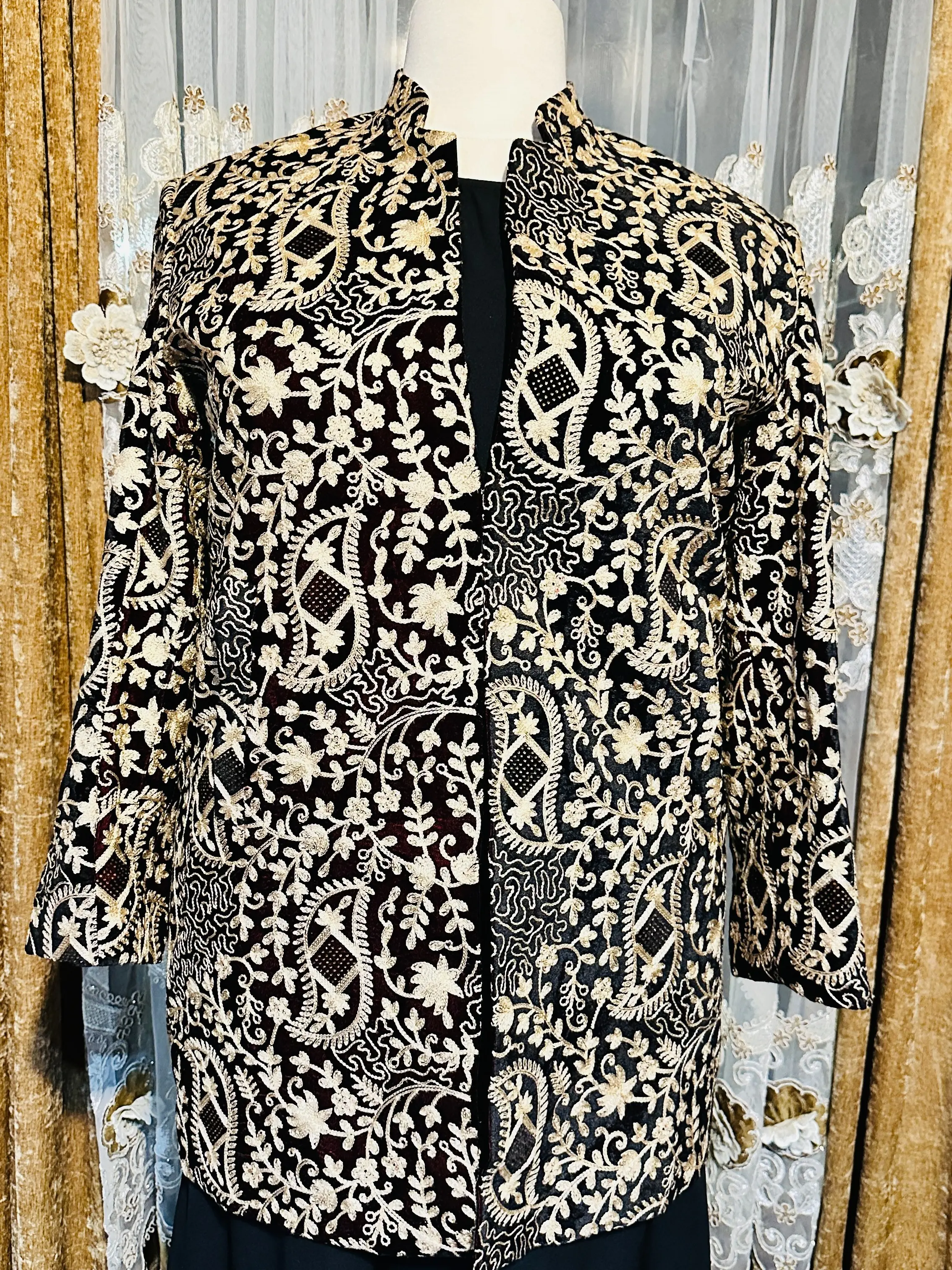 افغانی طلایی ډیزاین کورتۍ Winter Coats with Gold & Yellow Embroidery