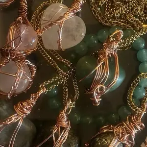 SoulSignal Necklace – Intuitively Wrapped Copper Crystal for Personalized Healing