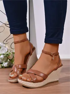 New European and American style cross-strap straw retro thick-soled beach sandals with back cross buckle and wedge heel, suitable for vacation, parties, and daily commuting