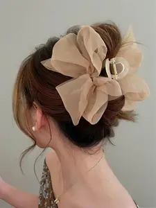 A stylish and elegant layered bow design hair clip headband, cute, lightweight and fashionable hair accessory. A minimalist headwear suitable for thick hair, it is also a surprising and exquisite small gift.