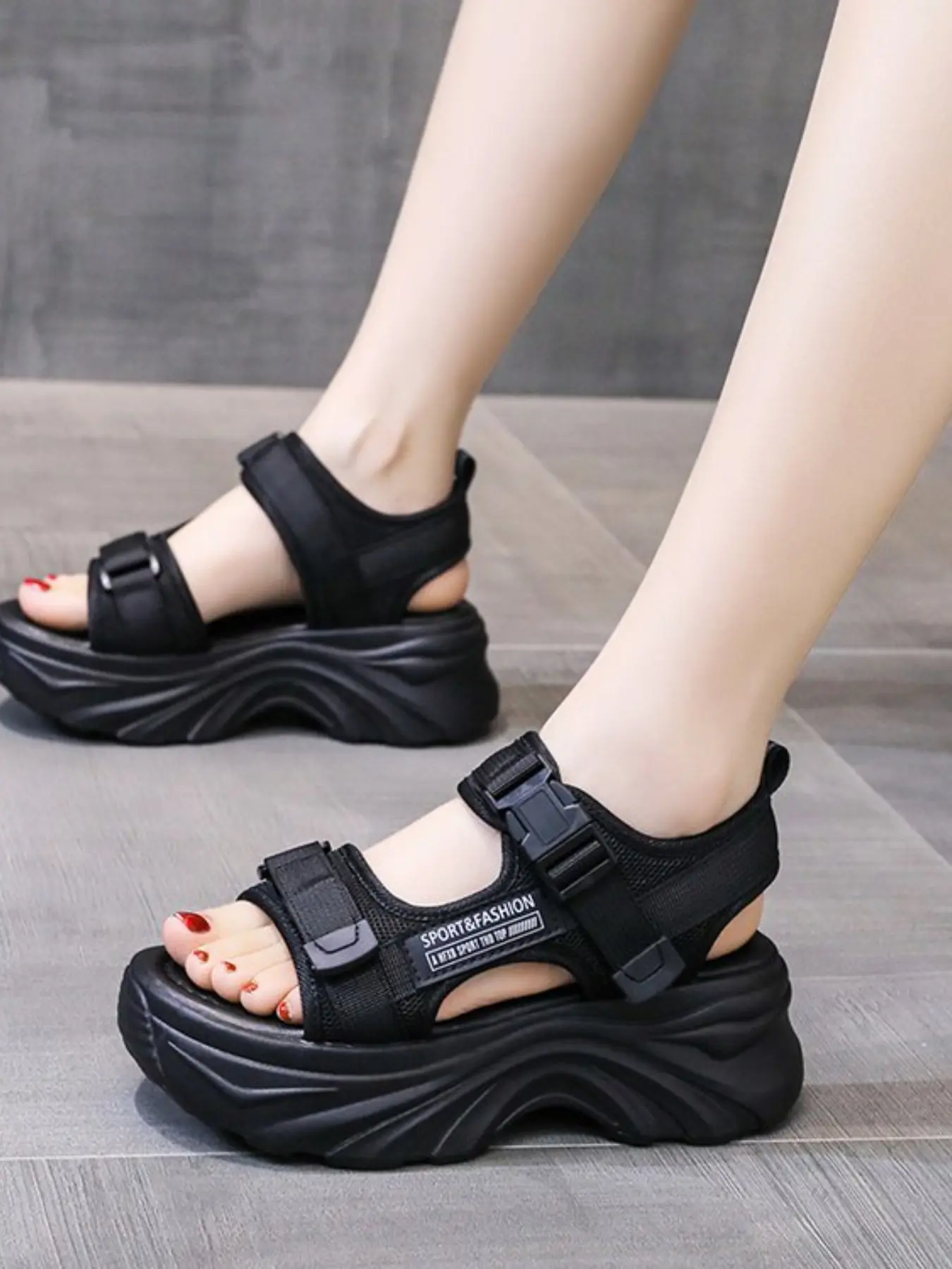 Women's Sporty Lightweight Breathable Sports Sandals Summer New Thick Sole Chunky Sole Velcro Fastening Women's Open Toe Design Beach Shoes Student Casual Women's Sandals