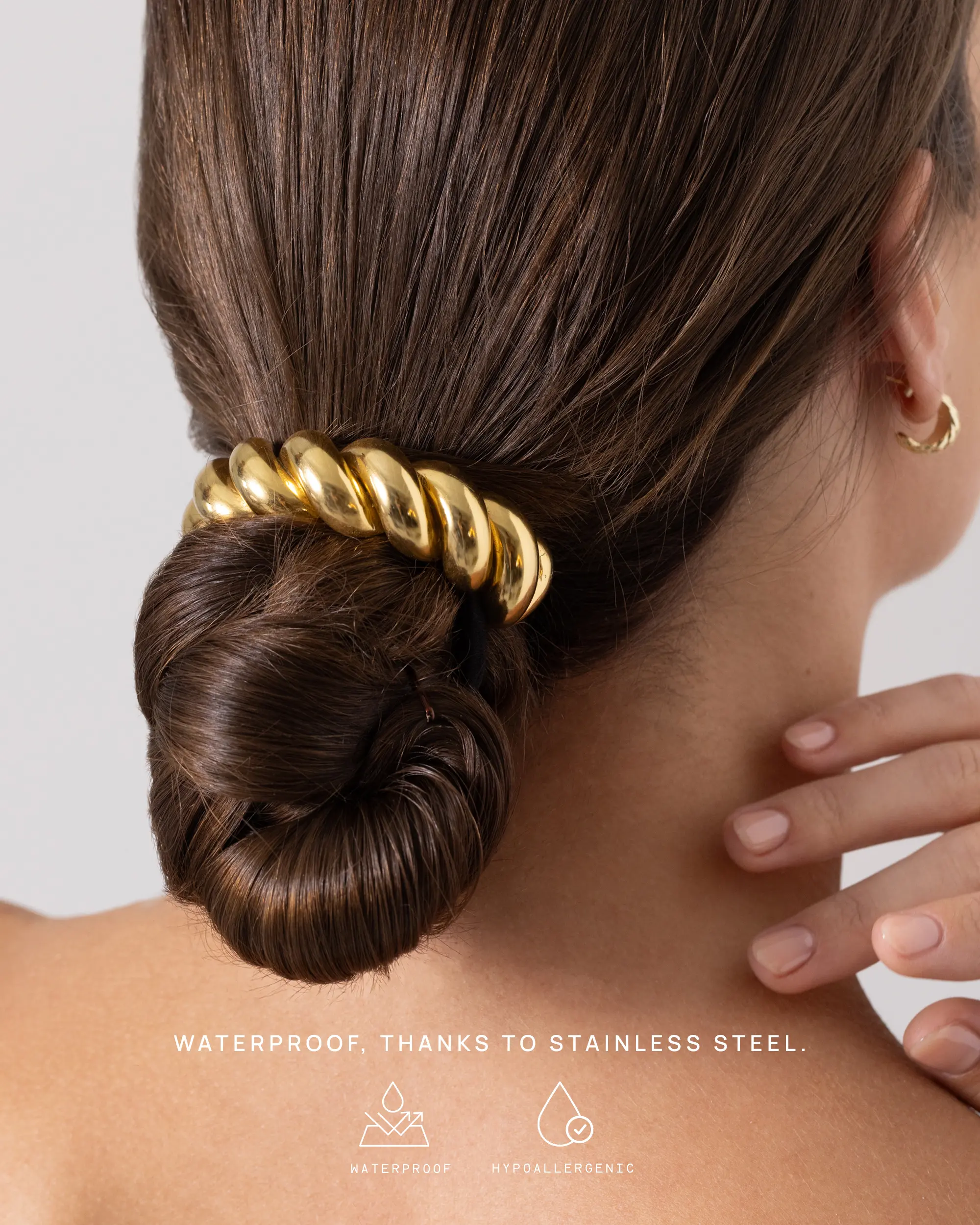 PAVOI Waterproof Chunky Metal Hair Band Ponytail Holders for Women - 14K Gold Plated Stainless Steel Statement Cuff Fashion Accessories - Stretchy Gold Hair Ties PAVOI Waterproof Chunky Metal Hair Band Ponytail Holders for Women - 14K Gold Plated Stainless Steel Statement Cuff Fashion Accessories - Stretchy Gold Hair Ties