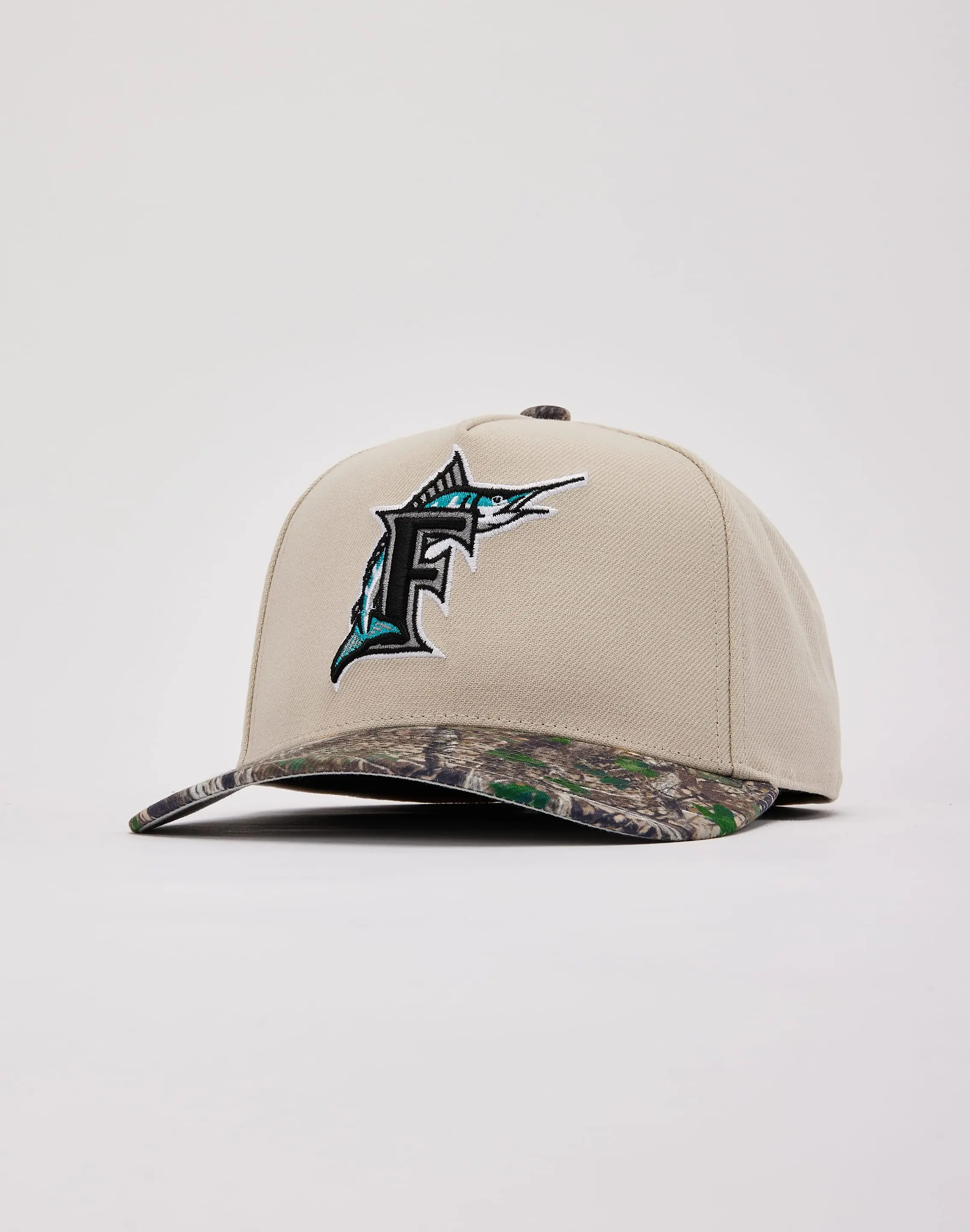 Mens Mitchell & Ness MLB Florida Marlins Camo Bill Pro Pinch Snapback Hat