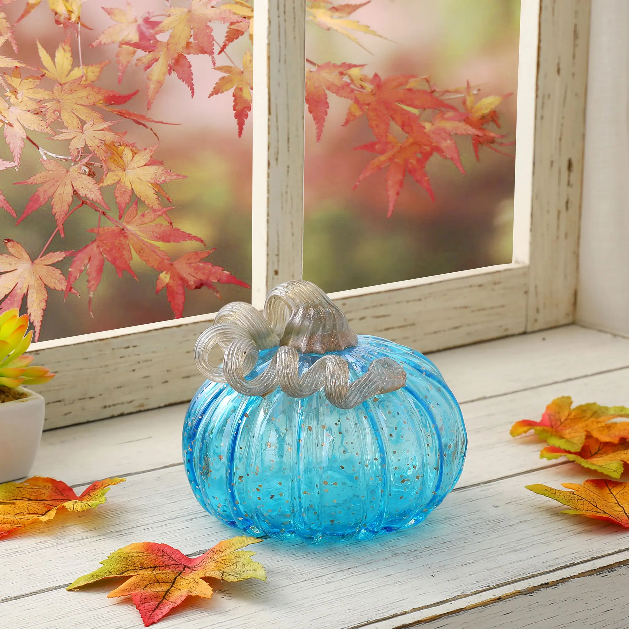 Glitzhome Handmade 5.95in Blue Small Glass Pumpkin Ornament, Festive Style Centrepiece, Halloween Decor, Ornament Centrepiece for Home Festive Decorations, Festive Style Centrepieces