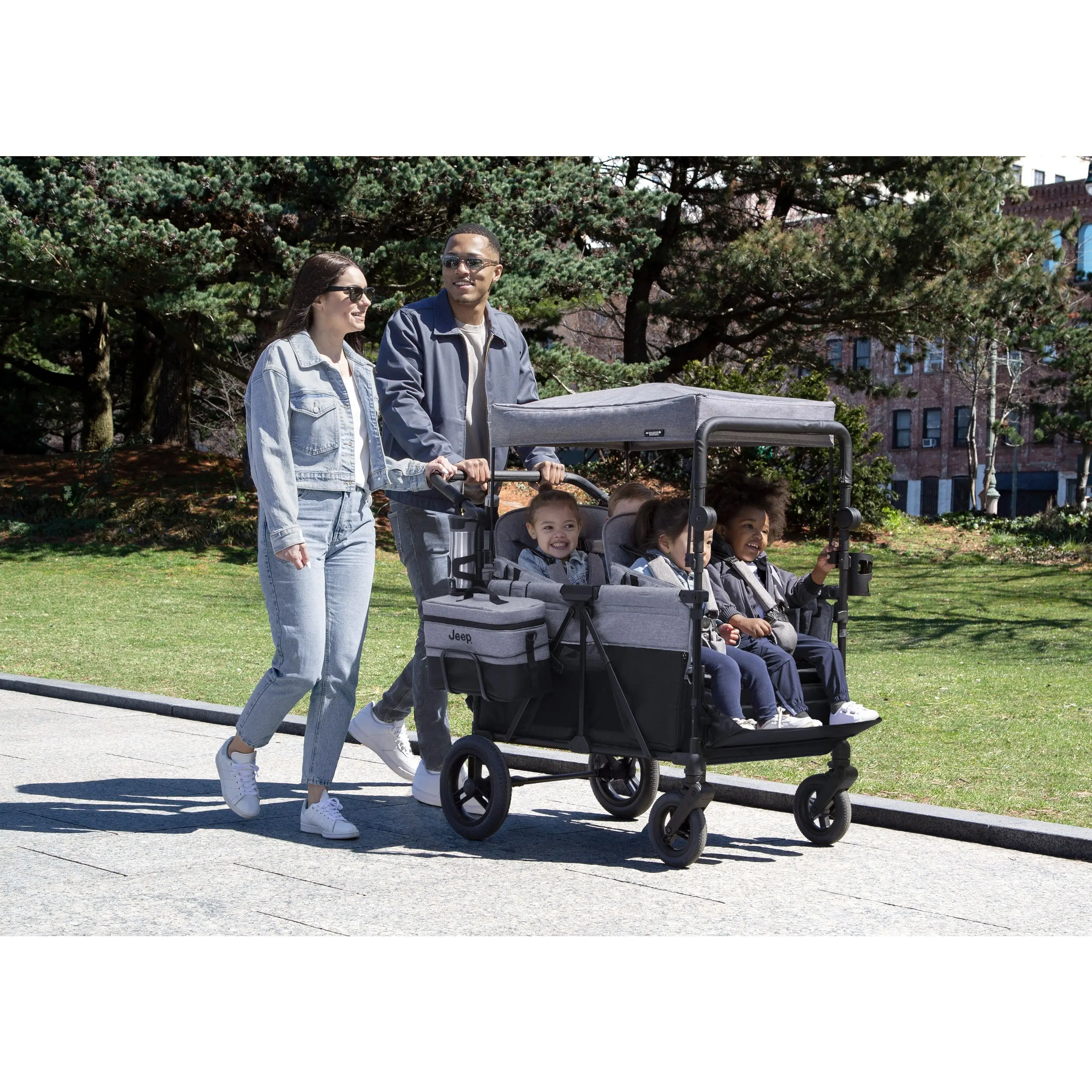 Jeep Wrangler Deluxe 4 Seater Stroller Wagon with Cooler Bag Jeep Wrangler Deluxe 4 Seater Stroller Wagon with Cooler Bag