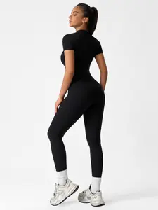 Women's One-Piece Short Sleeve Yoga Suit, Convenient Zipper Romper,Black，Tummy Control & Butt Lifting，Sporty High-Waisted Seamless Workout Wear, Breathable and Moisture-Wicking，Body Shaping，Peach Butt，Running jumpsuit，All Seasons