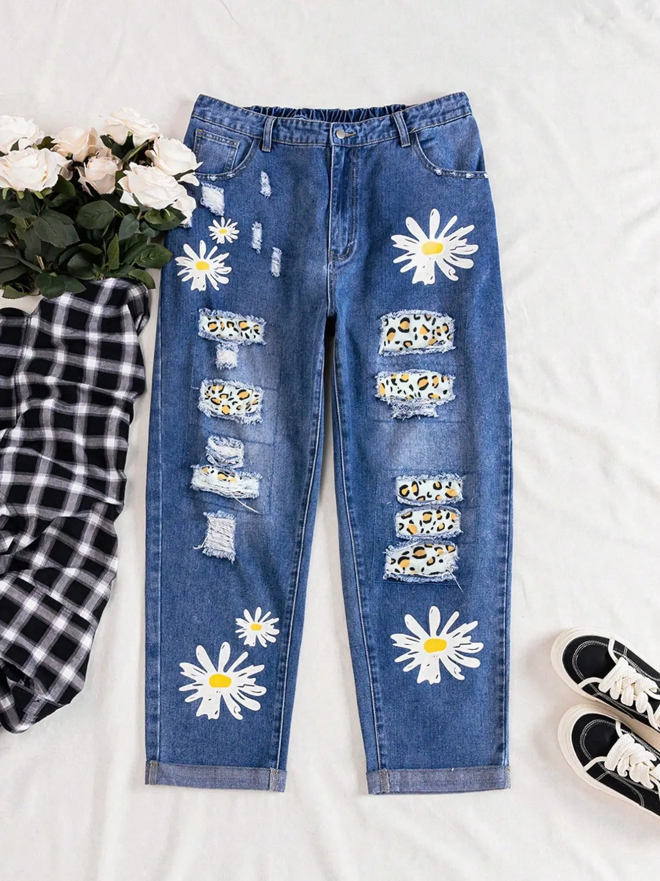 Plus Size American Vintage Streetwear Daisy Patchwork Denim Woven Jeans, Frayed Hole Casual Long Pants, Slim-Fitting All Seasons Clothing