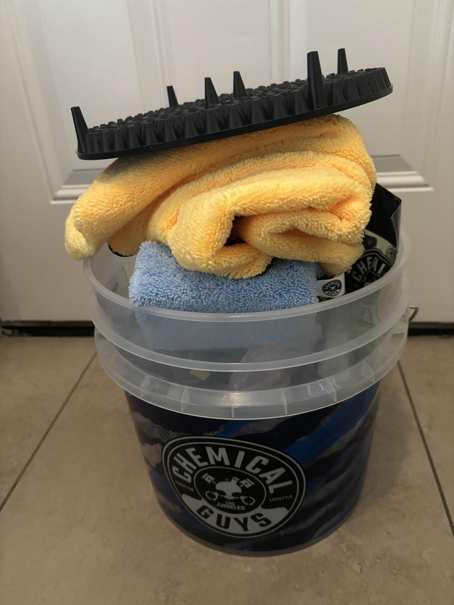 Item: Exclusive 15pcs Arsenal Car Wash Kit