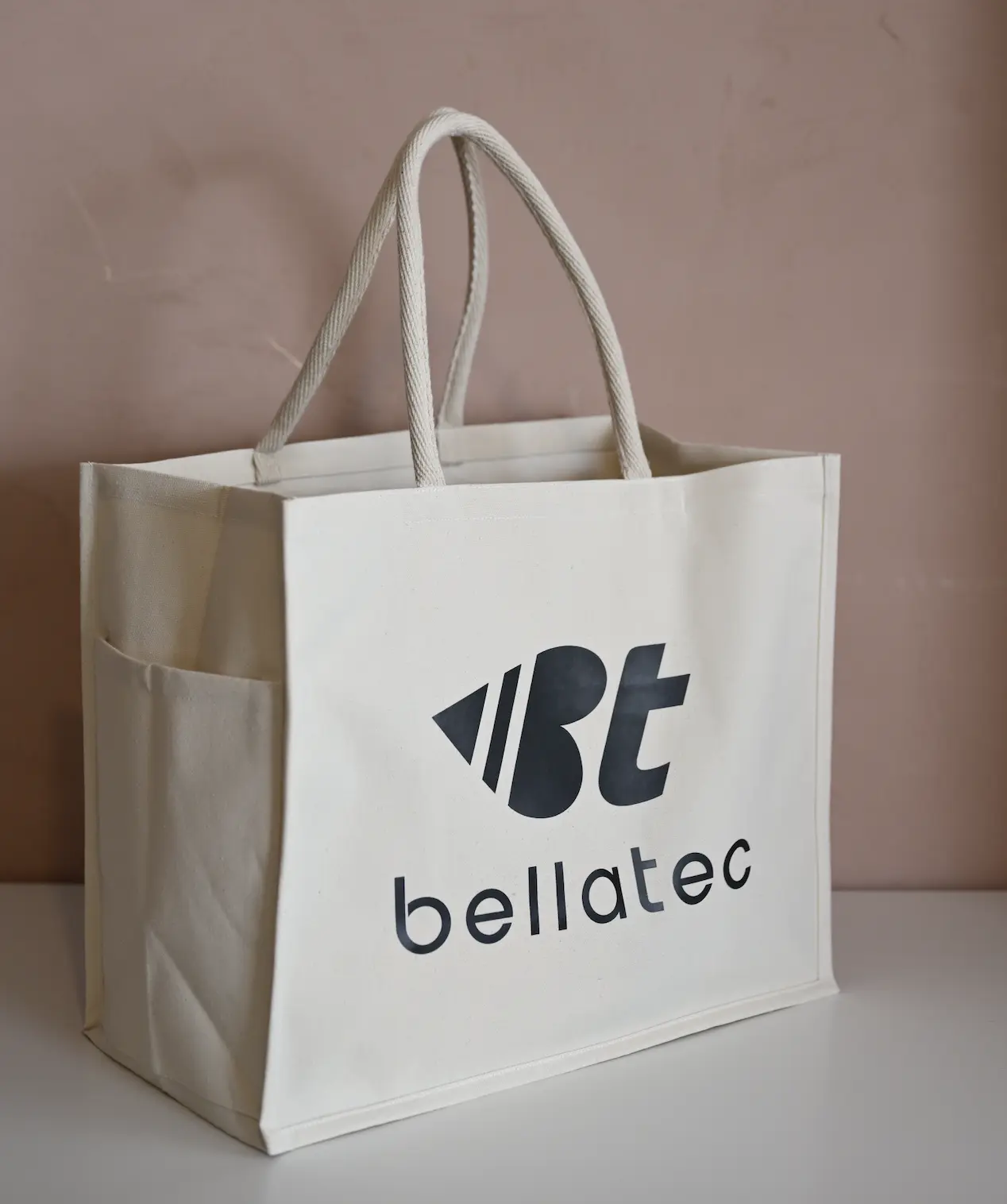 bellaTec Tote Bag - 100% Reused Organic Cotton Large Tote with Side Pocket for Water Bottle & inside Flap Pocket for Keys, Athletic, Street, Double Handle